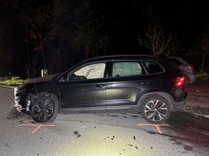 Dieser Pw fuhr aus dem Vorplatz auf die Strasse.