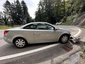 Der entgegenkommende Pw
konnte die Kollision nicht mehr verhindern. 