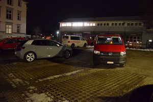 Verkehrsunfall zwischen Kind und Lieferwagen in Stein.