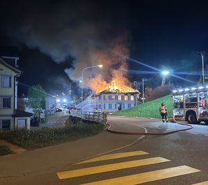 Die Brandbekämpfung dauerte einige Stunden.