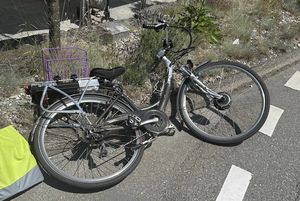 Velofahrerin in Kreisel angefahren.