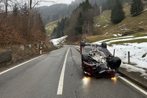 Totalschaden nach Selbstunfall in Urnäsch.