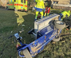 umgekipptes dreirädriges E-Fahrzeug