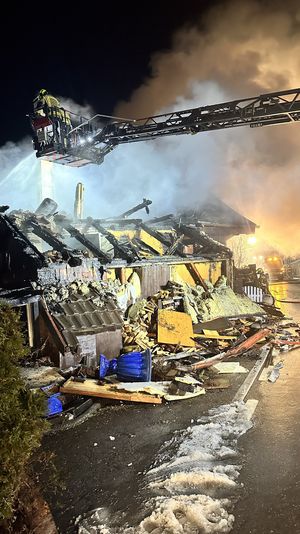 Das Haus wurde durch den Brand vollständig zerstört.