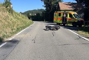 Selbstunfall eines Motorradfahrers in Rehetobel.