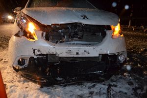 Ansicht der beschädigten Front des Verkehrsunfalles in Schachen bei Herisau.