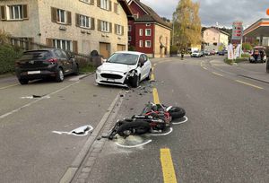 Frontalkollision zwischen Motorrad und Personenwagen