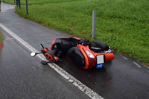 Selbstunfall mit Motorroller in Hundwil.