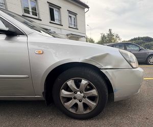 Beschädigter Personenwagen