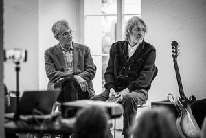 Der Autor Hanspeter Spörri (links) und Steff Signer anlässlich der Buchvernissage vom 30. Mai 2024 im Alten Zeughaus Herisau (Foto: Mario Baronchelli)