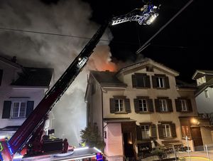 Der Brand brach im Dachstock aus.