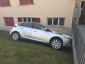 Schlussendlich kollidierte der Pw mit einer Betonmauer.
