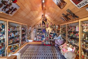 Über 10'000 Spiel-, Kult- und Souvenirpuppen aus der ganzen Welt erwarten die Besuchenden in der Spielzeugsammlung Waldfee in Wald.