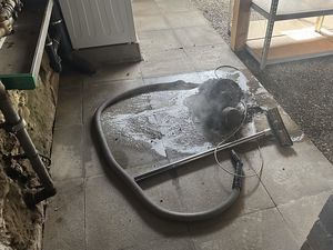 Staubsauger verursacht Rauchschaden im Haus.
