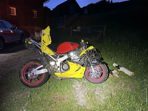 Beschädigtes Motorrad nach Selbstunfall in Schwellbrunn.