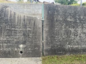 Verformungen an einer Stützmauer an der Rehetobelstrasse in Speicherschwendi