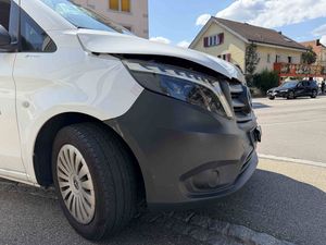 Beschädigter Lieferwagen
