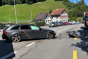 Unfall zwischen Auto und Töff in Herisau