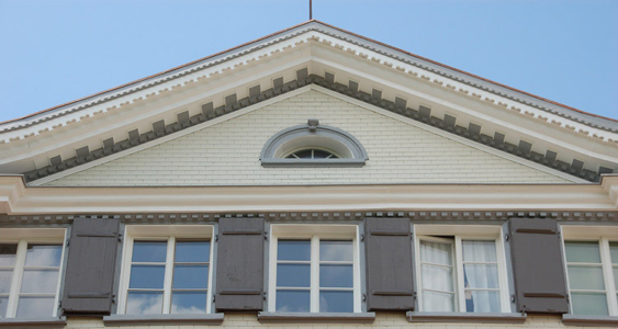 Fensterreihe von einem Haus