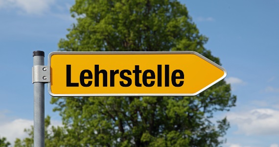 Wegweiser mit der Aufschrift "Lehrstelle"